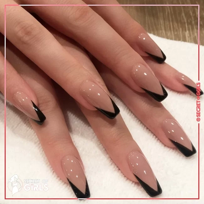 Hailee Steinfeld | The Best Celebrity Nails - Manicures of 2020