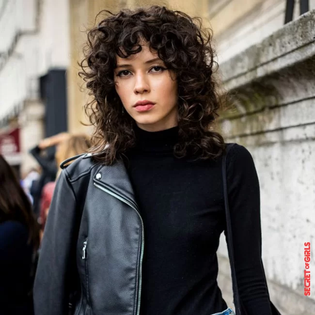 Curly Fringe: This is the coolest pony hairstyle for 2021! | Curly Fringe: This trend hairstyle wraps us around our fingers!