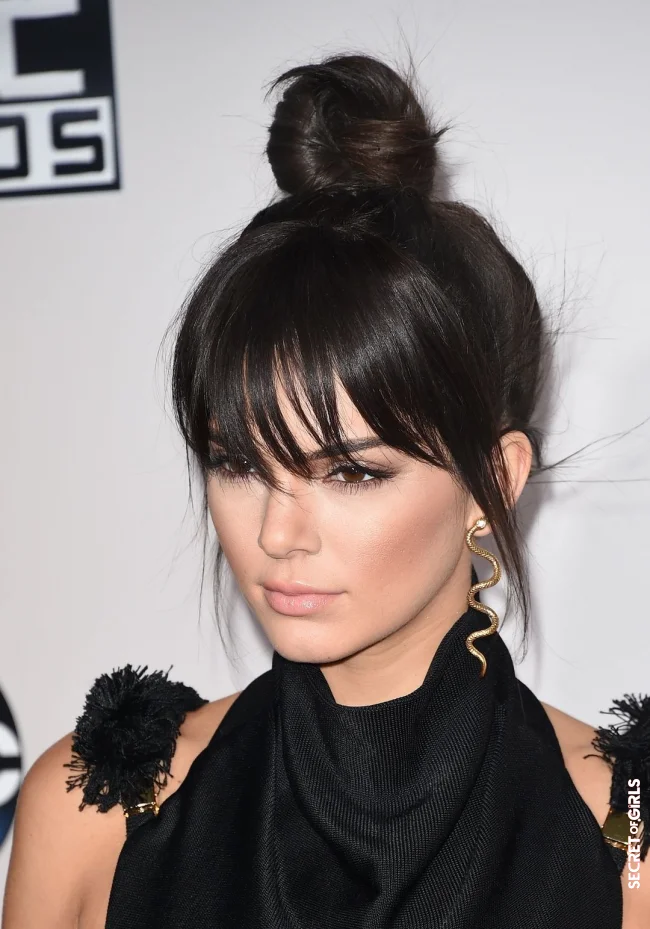 Hairstyle Trend In Winter 2021/2022: Topknot Is Alternative To Strict Bun