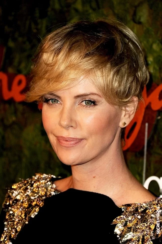 The classic Charlize Theron hairstyle | 12 classic hairstyles that are timeless: Angelina Jolie, Jennifer Lopez, Victoria Beckham & Co.