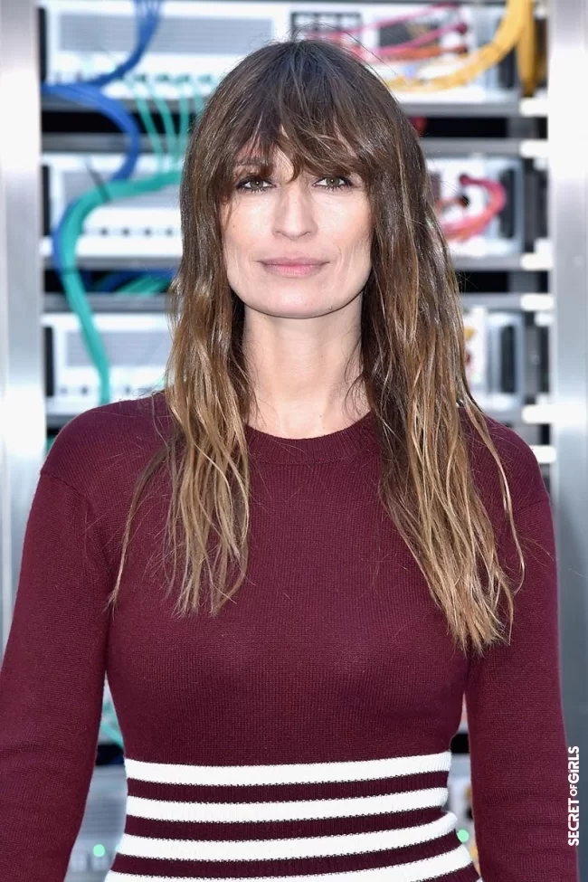 The classic hairstyle of Caroline de Maigret | 12 classic hairstyles that are timeless: Angelina Jolie, Jennifer Lopez, Victoria Beckham & Co.