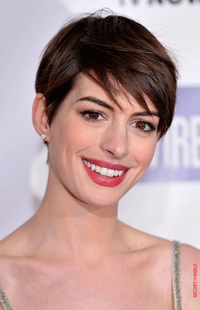 Anne Hathaway | 40 Short Hairstyles That Will Serve As Inspiration For Your Next Visit To The Hairdresser