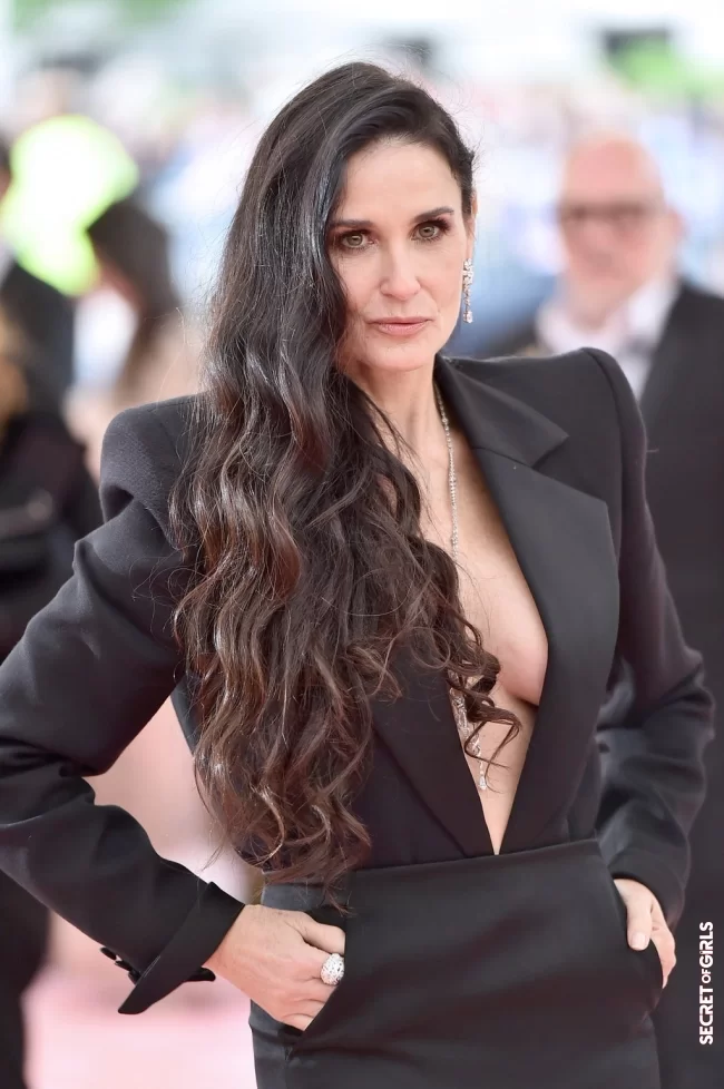 Demi Moore - 58 years | 18 haircuts for long hair over 50 - from Demi Moore to Sarah Jessica Parker
