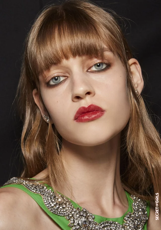 Hairstyle trend 2022 inspired by Jane Birkin's bangs: This make-up goes perfectly with casual Birkin Bangs | Like Jane Birkin: Birkin Bangs are Most Sensual of All Bangs