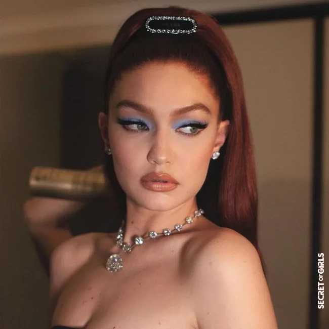 Gigi Hadid: For the Met Gala 2021, the model wore light blue shimmering eye shadow | Eyeshadow And Eyeliner In Blue: Gigi Hadid Wears The Makeup Trend In Autumn 2021