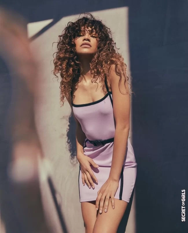 Zendaya with her curly pony | 6 hairstyle trends for the long bangs in winter 2020/2021