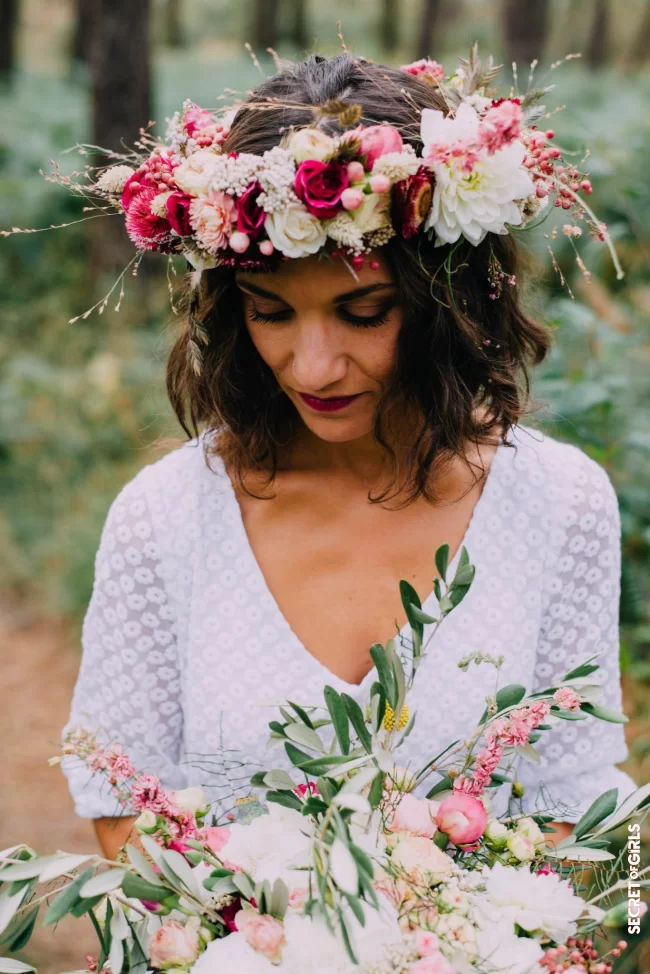 A wreath of flowers | Wedding Hairstyle: These Accessories Spotted On Pinterest Will Pimp Your Hair