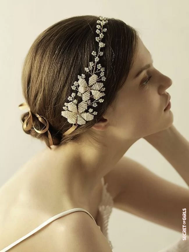 A floral headband | Wedding Hairstyle: These Accessories Spotted On Pinterest Will Pimp Your Hair