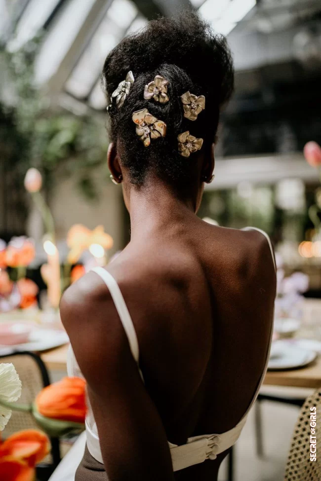 Golden barrettes | Wedding Hairstyle: These Accessories Spotted On Pinterest Will Pimp Your Hair
