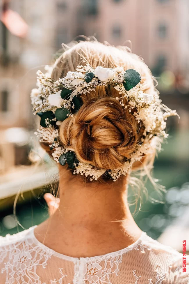 A crown for a bun | Wedding Hairstyle: These Accessories Spotted On Pinterest Will Pimp Your Hair