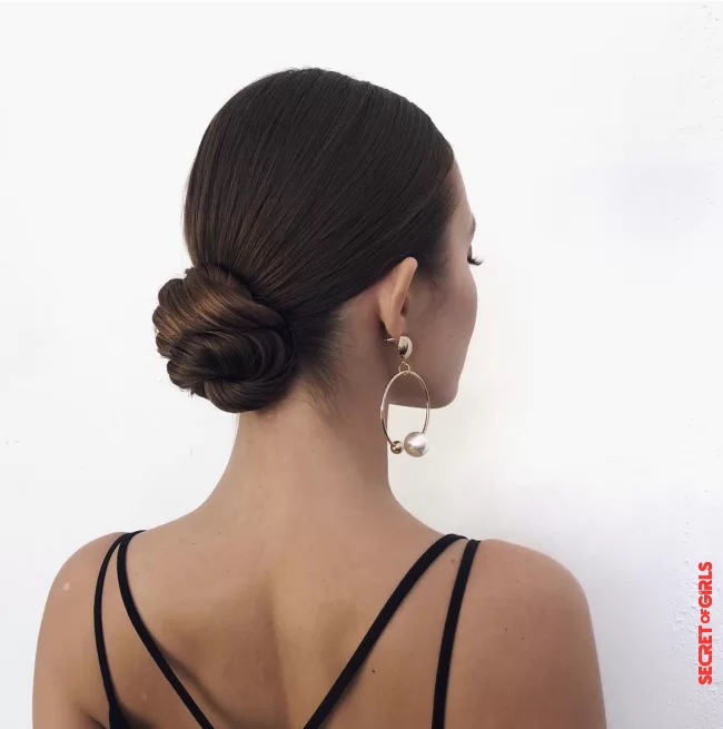 A plated bun | 9 Hairstyles Spotted On Pinterest To Free Our Necks On Sunny Days