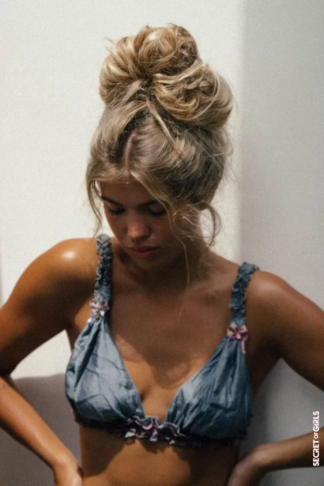 An XL bun | 9 Hairstyles Spotted On Pinterest To Free Our Necks On Sunny Days