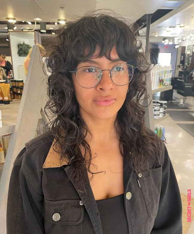 Curly Wolf Cut: Coolest Hairstyle Trend for Curly Hair in Summer 2022