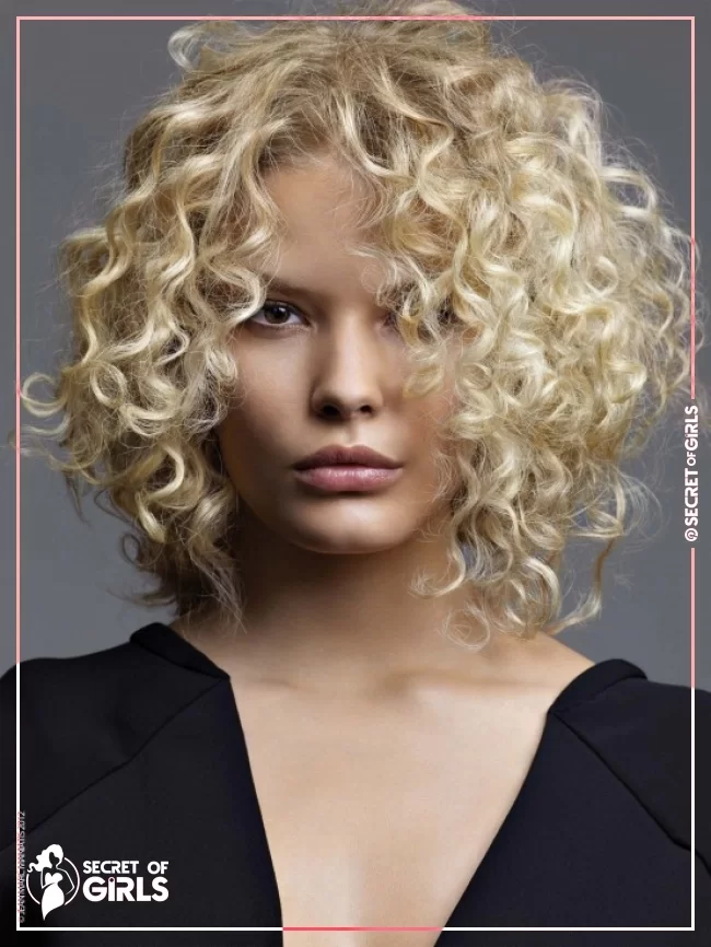 Curly Bob | 35 Most Flattering Curly Blonde Hairstyles