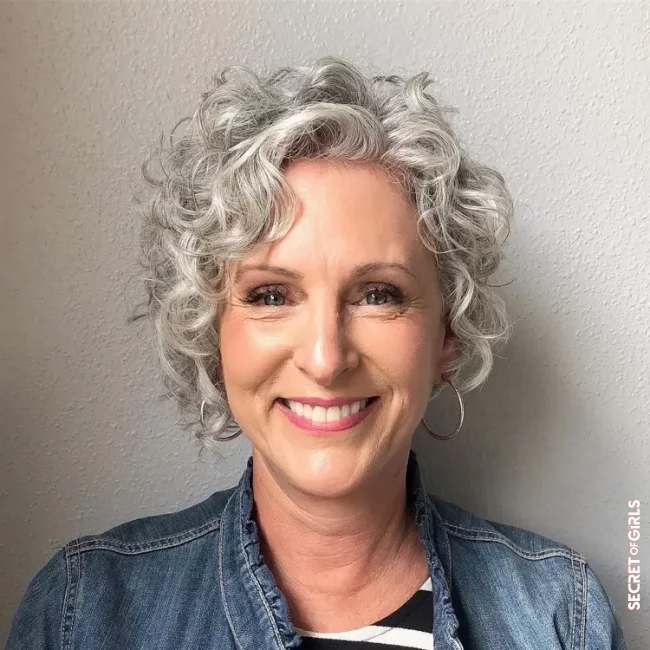 Style pixie bob with curls: A cool transitional hairstyle | Pixie Cut for Women Over 50 and 60