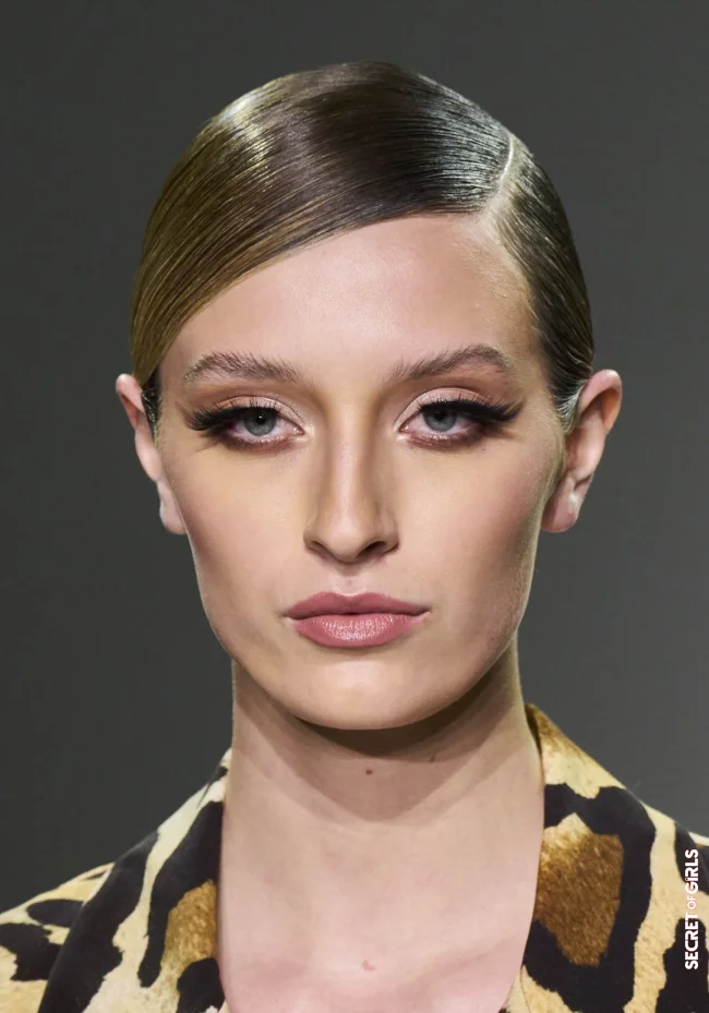 Beauty trend by Bella Hadid: This is how Jaw Lighting will be worn in 2022 &ndash; and what needs to be considered | Jaw Lighting: This Beauty Trend Ensures A Jawline Like Bella Hadid