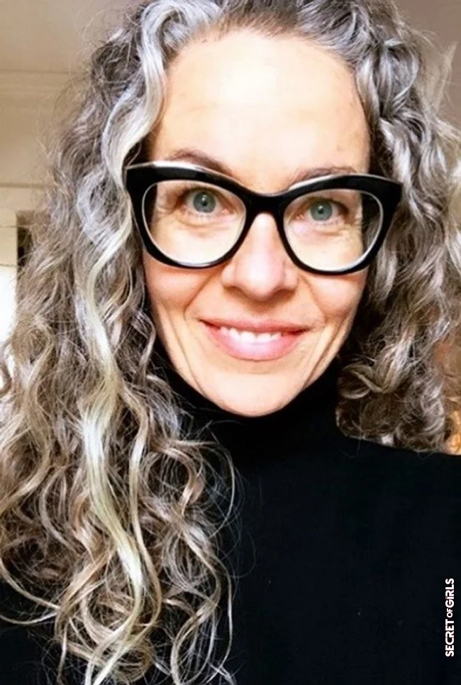 Perfect your curls | Here Is The Proof That Long Hair Can Even Be Worn At 40!