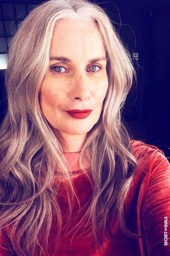 Wavys ripples | Here Is The Proof That Long Hair Can Even Be Worn At 40!