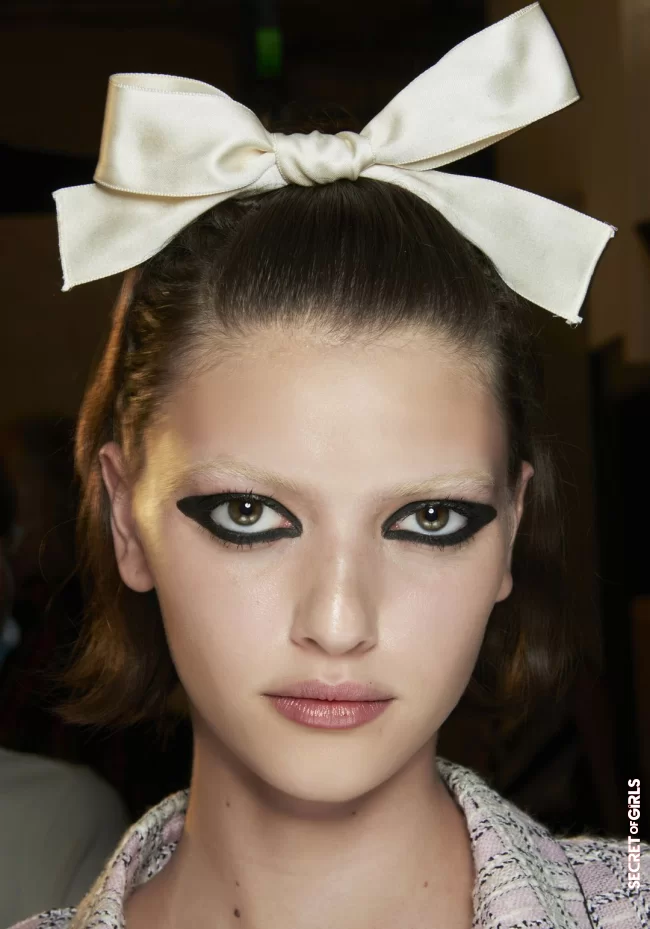 1. Opulent XL bows | Hair Accessories: 5 Most Important Trends For Summer 2021