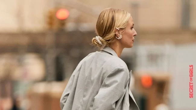 Our hairstyle trend 2023: The low bun with scrunchie