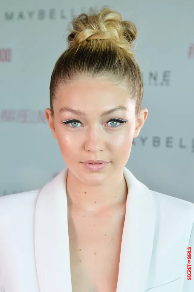 High bun: Gigi Hadid | High Chignon: The 15 Most Beautiful Variants for the "Top Knot"
