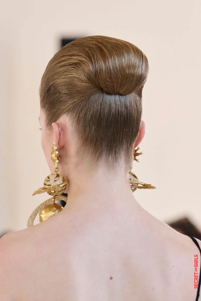 Schiaparelli Parade | Haute Couture Fashion Week: Most Beautiful Hairstyles Spotted On The Catwalk