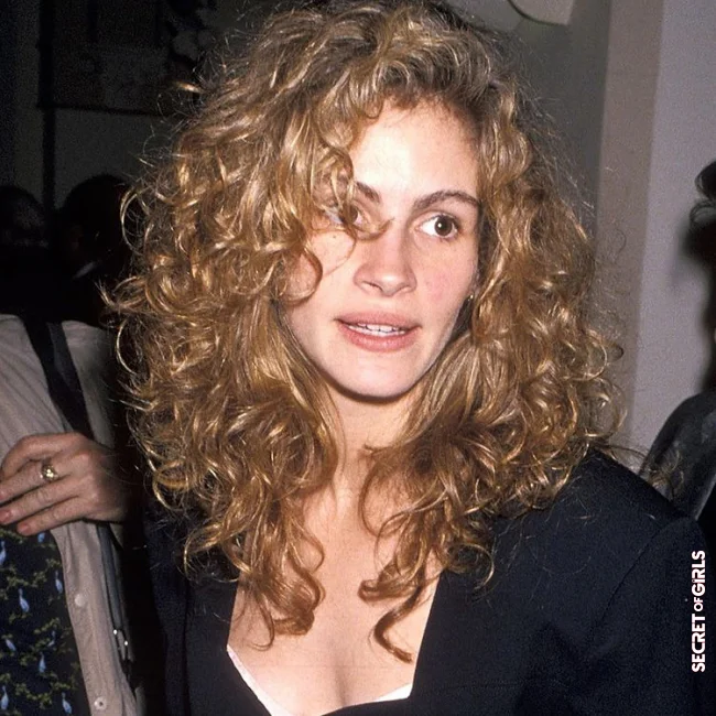 Julia Roberts' casual undone curls from the 90s are celebrating a comeback as a hairstyle trend | As With "Pretty Woman": Casual 90s Curls Are The Hairstyle Trend For Autumn 2023