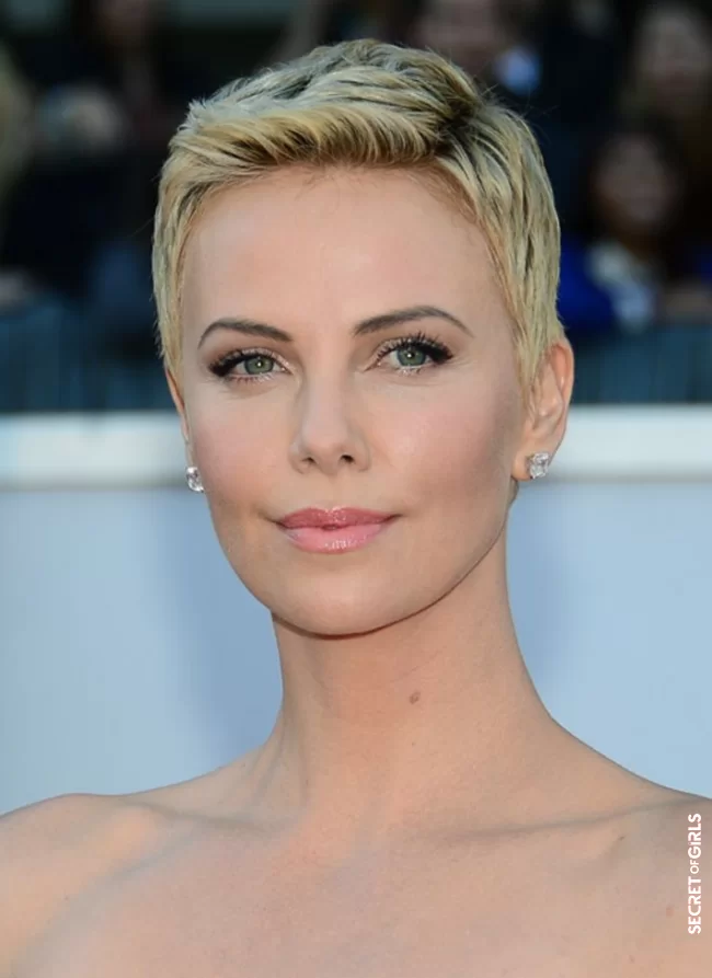 Charlize Theron with Pixie Cut | Before and after hairstyle for stars: How hair changes type?