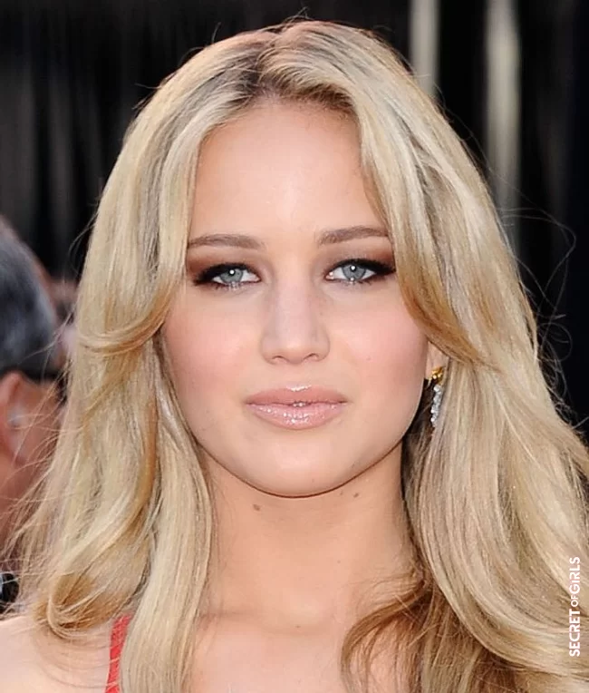 Jennifer Lawrence with Bob | Before and after hairstyle for stars: How hair changes type?