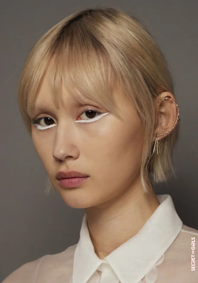Styling tips: How to create bottleneck bangs? | Hairstyle Trend With 70s Flair: Bottleneck Bangs Will Be Worn Instead Of Curtain Bangs In 2022