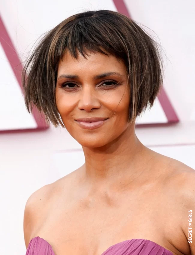 Halle Berry's stylized bowl cut | Oscars 2021: Halle Berry, Margot Robbie... 20 Most Beautiful Hairstyles Of The Stars