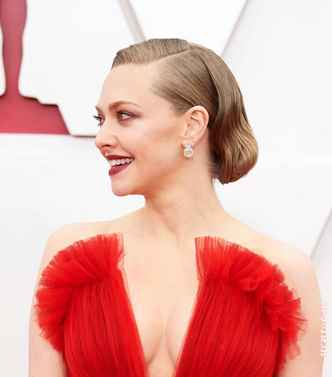 Chic bun | Oscars 2021: Halle Berry, Margot Robbie... 20 Most Beautiful Hairstyles Of The Stars