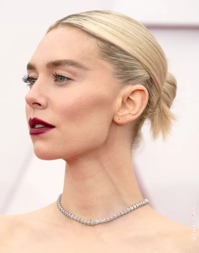 Vanessa Kirby's tight and sophisticated bun | Oscars 2021: Halle Berry, Margot Robbie... 20 Most Beautiful Hairstyles Of The Stars