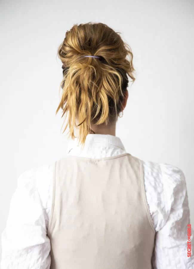 Trendy Messy Bun Hairstyle - Step 2 | Trendy hairstyle: How to style a messy bun in 5 steps