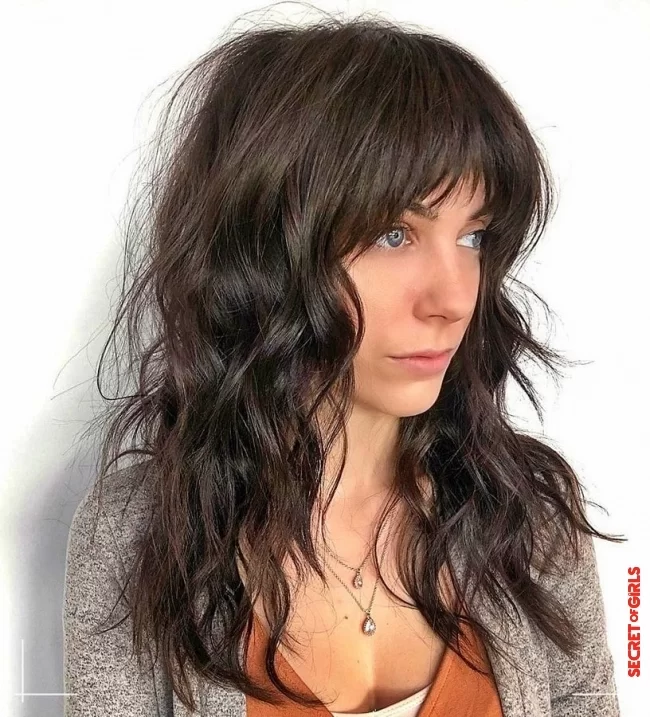 12. Wavy hair with bangs | Creepy hairstyles with bangs ideas