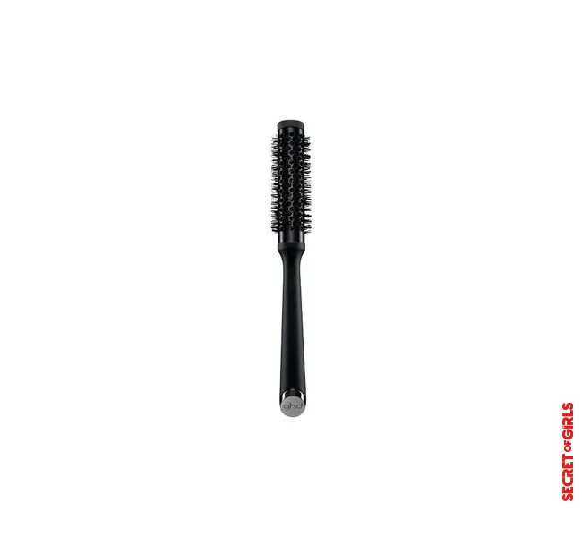1. Fine, short to medium-length hair: Narrow round brush | Plate Hair? This Is The Right Volume Brush For Your Hair Type