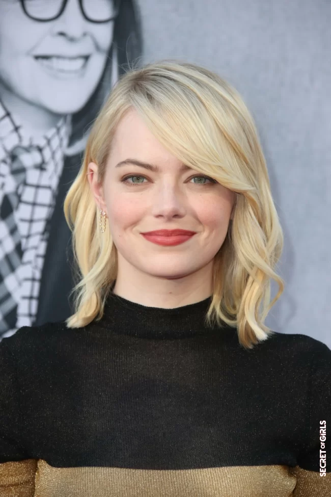 A platinum blonde on a wavy bob like Emma Stone | What If We Dared To Go Platinum Blonde Hairstyles Like The Celebrities?