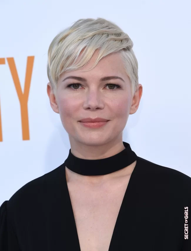 Platinum coloring on short hair like Michelle Williams | What If We Dared To Go Platinum Blonde Hairstyles Like The Celebrities?