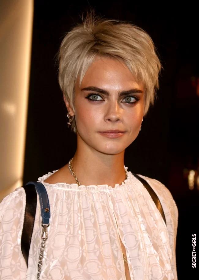 Cara Delevingne's platinum ash coloring | What If We Dared To Go Platinum Blonde Hairstyles Like The Celebrities?