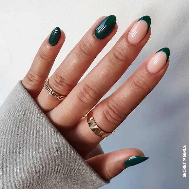 2. Emerald green gives nails the perfect holiday look | Nail Polish Trend In Winter 2021/2022: Dark Green Is The Trend Color