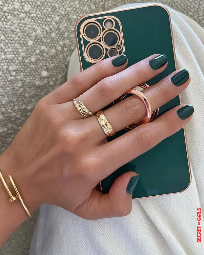 1. Noble fir green for festively painted nails | Nail Polish Trend In Winter 2021/2022: Dark Green Is The Trend Color