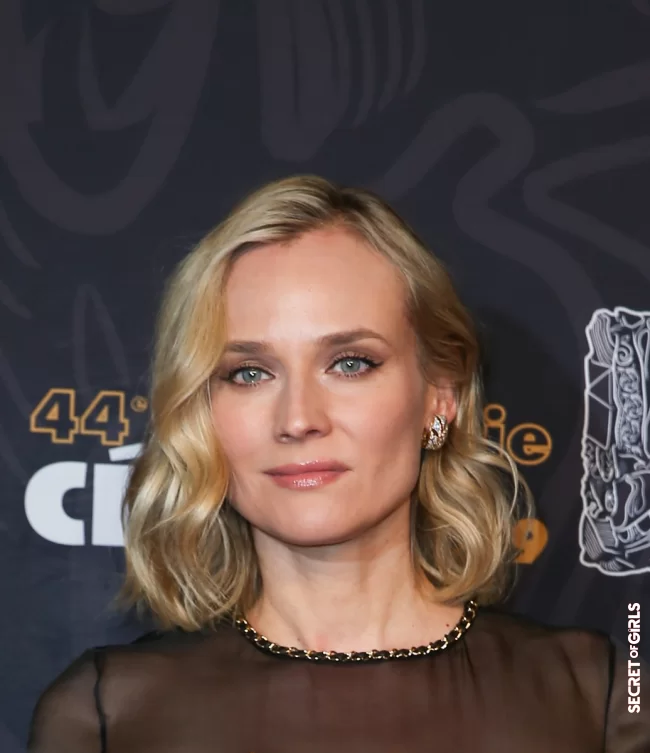 Princess Charlene of Monaco very chic with a golden blond square on the shoulders that highlights her Dior earrings on December 18, 2019 | Most Beautiful Blonde Squares Of The Stars