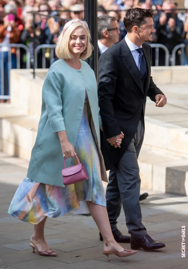 Katy Perry and her fiance Orlando Bloom - Guests arrive at E. Goulding and C. Jopling's wedding in York Cathedral on August 31, 2019 | Most Beautiful Blonde Squares Of The Stars
