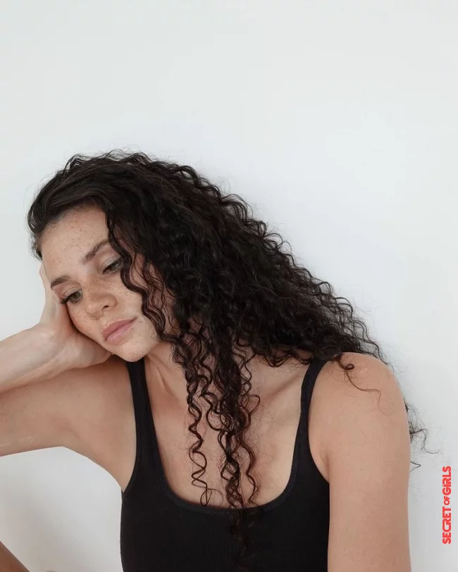 Curly hair | These Summer Curls are Now Replacing Beach Waves