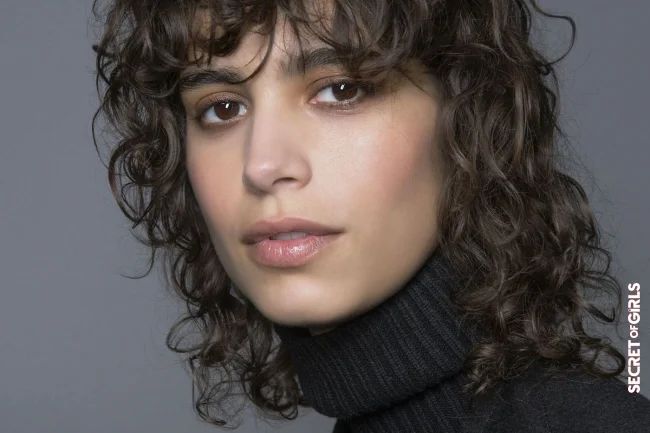 Curls Without Heat: Hair Plopping Technique Creates Gentle Waves