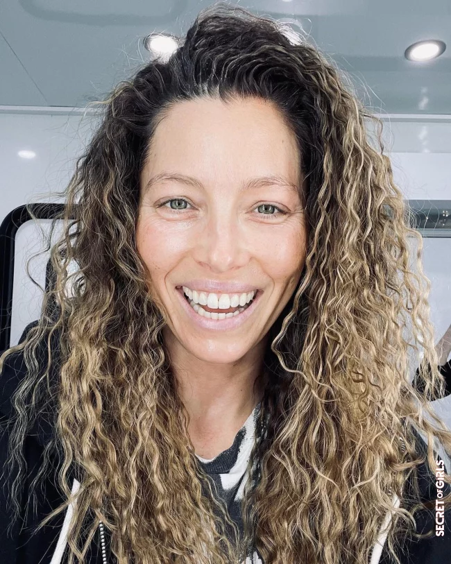 Jessica Biel: These are her natural curls | Jessica Biel: Actress Shows Off Her Natural Curls for First Time!