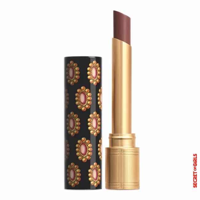 2. Dark brown lipstick | Lipstick Trend: Soft Brown Tones For Summer 2021
