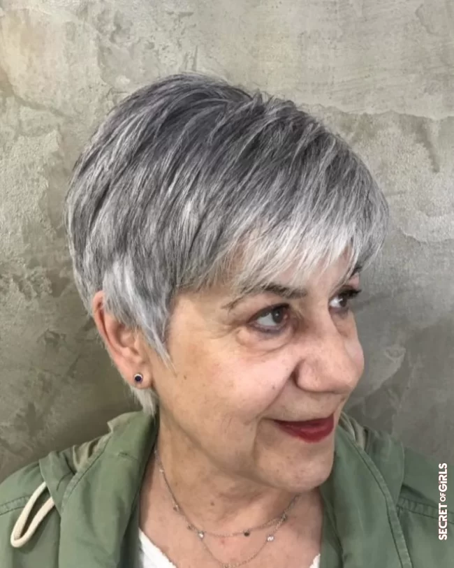 In this particular look, the silver strands give texture to the hair | Most Beautiful Shades Of Coloring For Gray Hair