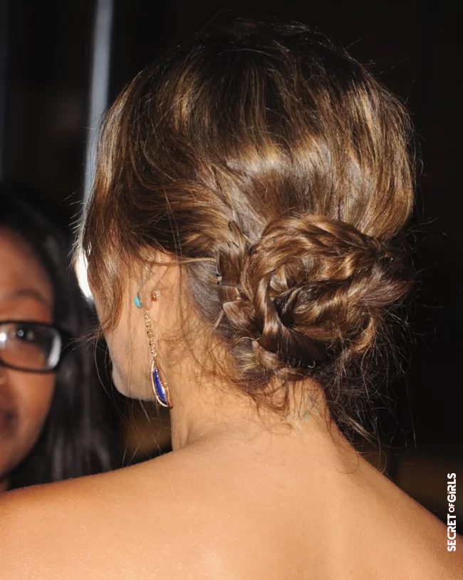 Jessica Alba | Hairstyle tutorial: How to make a braided bun?