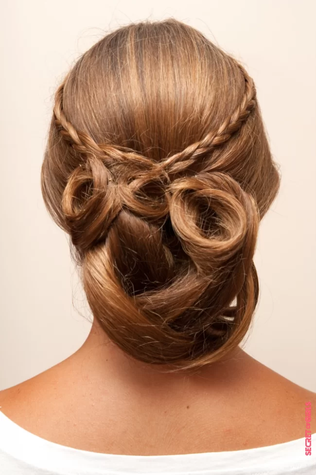 Low bun decorated with braids | Hairstyle tutorial: How to make a braided bun?